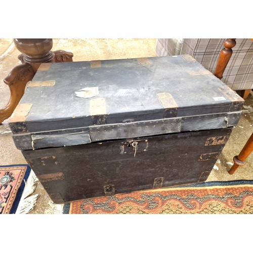 609 - Cumming & Son Edinburgh vintage trunk