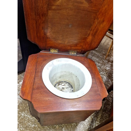 612 - Antique commode 