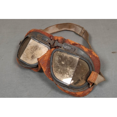 214 - WW2 era RAF Mk VIII flying goggles with spear lenses. 