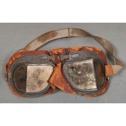 214 - WW2 era RAF Mk VIII flying goggles with spear lenses. 