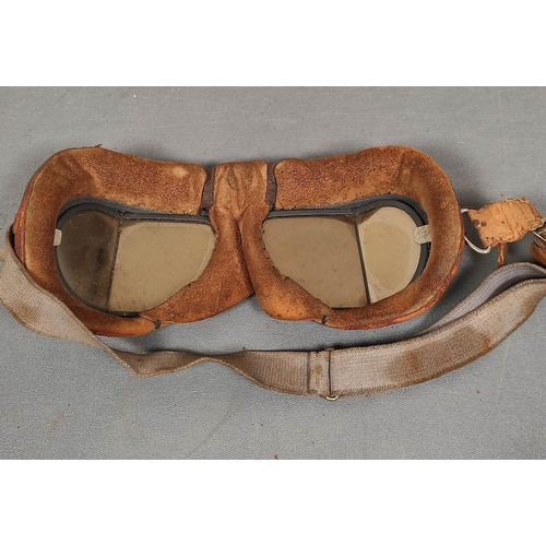 214 - WW2 era RAF Mk VIII flying goggles with spear lenses. 