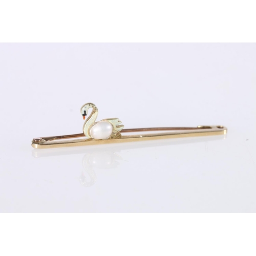 538 - 15ct gold bar brooch with swan and pearl.