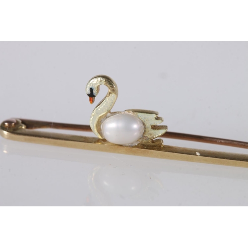 538 - 15ct gold bar brooch with swan and pearl.