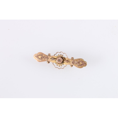 546 - Late Victorian bar brooch with chip diamond to centre, 4cm, 2.7g