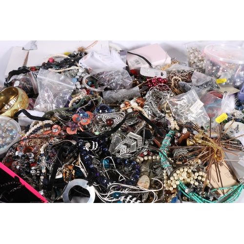 549 - Large quantity of costume jewellery, to include beads, bracelets, etc. 