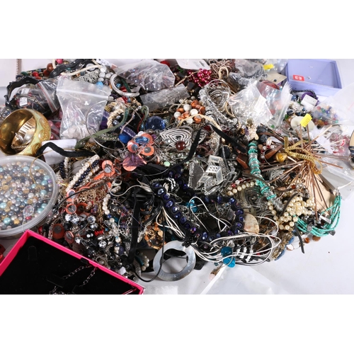 549 - Large quantity of costume jewellery, to include beads, bracelets, etc. 