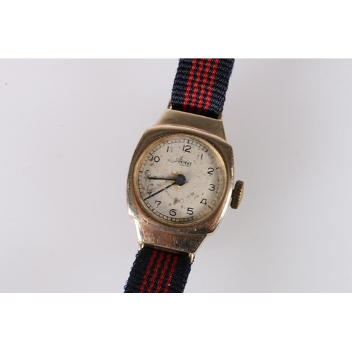 555 - 9ct gold cased ladies Avia wristwatch.