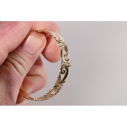 567 - 9ct gold hinged bangle, 13.6g.