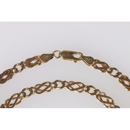 568 - 9ct gold flat link chain, 13.1g.