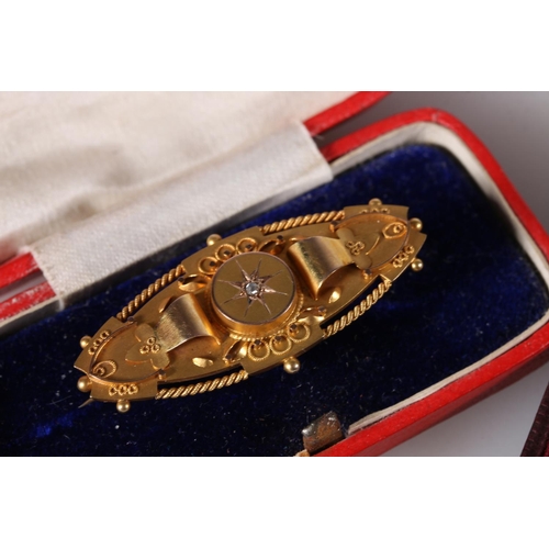 569 - 9ct gold George V brooch, with chip diamond to centre, 4.5cm, 3.7g.