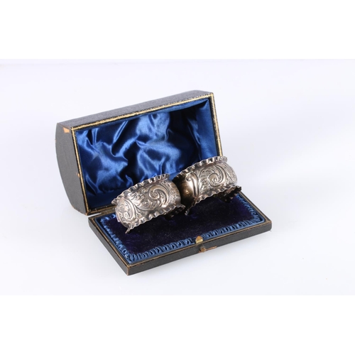 587 - Pair of Edward VII silver napkin rings, hallmarked Chester 1903, 33g gross, in box (not original).