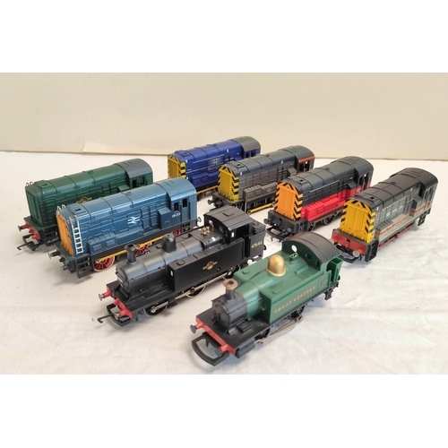 128 - Collection of 00 gauge locomotives, to include Bachmann, Mainline, nine Hornby Class 08 Shunters, a ... 