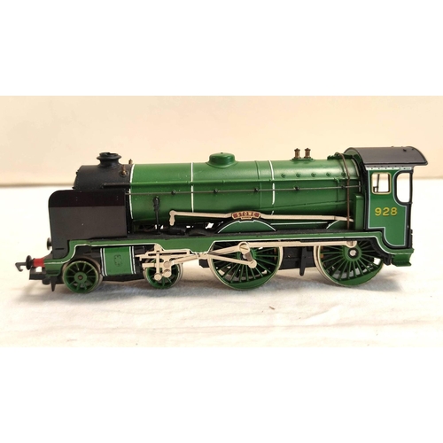 128 - Collection of 00 gauge locomotives, to include Bachmann, Mainline, nine Hornby Class 08 Shunters, a ... 