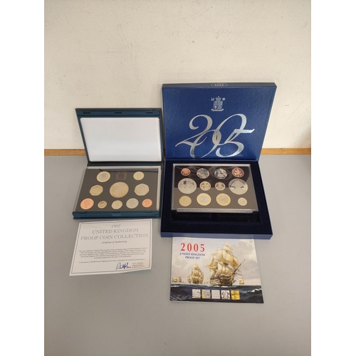 184 - United Kingdom. 2005 boxed Proof Coin Set and another dated 1997. (2)