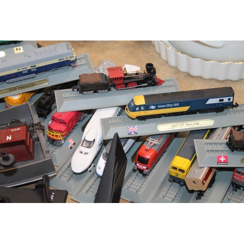 249 - Atlas model aeroplanes, and Del Prado N gauge locomotives.