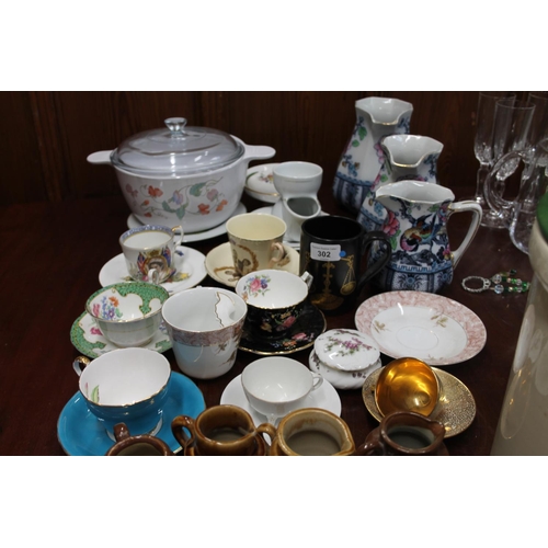 302 - Ceramics to include Aynsley cups and saucers, commemorative Queen Elizbeth II cup and plate, crested... 