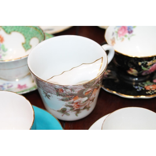 302 - Ceramics to include Aynsley cups and saucers, commemorative Queen Elizbeth II cup and plate, crested... 