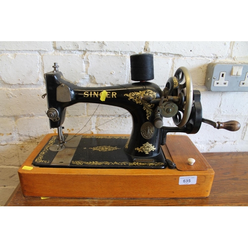 635 - Singer sewing machine.