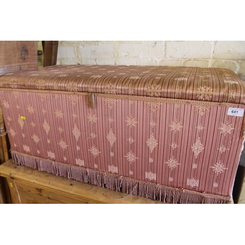 641 - Upholstered ottoman raised on pad feet, 40 x 93 x 47cm.