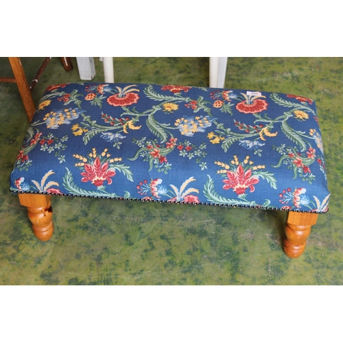 669 - Footstool with upholstered top, 30 x 75 x 40cm.