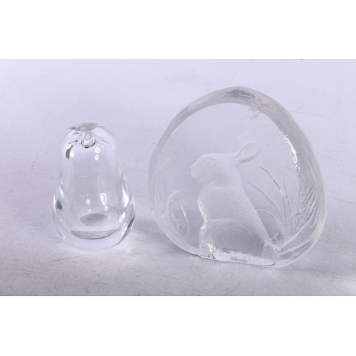 185 - Glass pear shape by Kosta Lindstrand 91856 and Mats Jonasson of Sweden frosted rabbit (2)