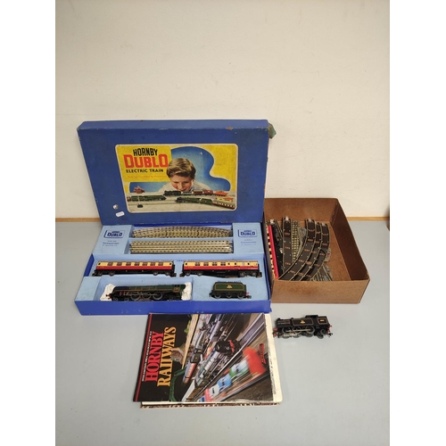 131 - Hornby Dublo. 00 gauge boxed Duchess of Montrose EDP12 electric train set. Also a box of 00 gauge tr... 