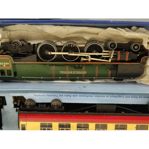 131 - Hornby Dublo. 00 gauge boxed Duchess of Montrose EDP12 electric train set. Also a box of 00 gauge tr... 