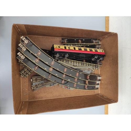 131 - Hornby Dublo. 00 gauge boxed Duchess of Montrose EDP12 electric train set. Also a box of 00 gauge tr... 