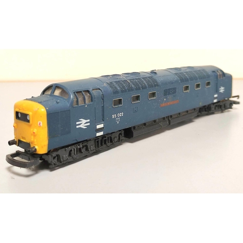 133 - Collection of 00 gauge engines and rolling stock comprising of issues by Lima, ROCO and Hornby to in... 