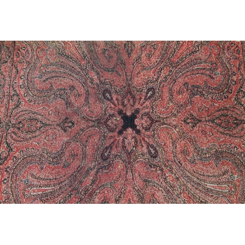 131D - Paisley shawl, 150 x 82cm.