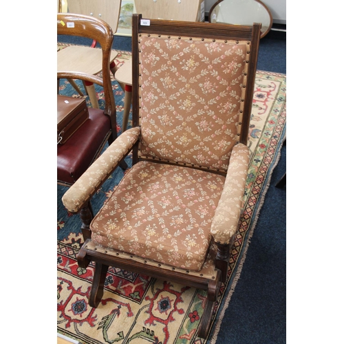 689 - American style rocking chair, 93cm.