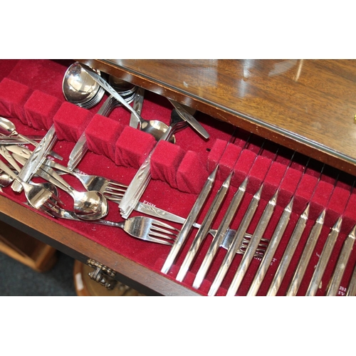 706 - Cutlery canteen stand with part set of flatware, 78cm x 59cm x 37cm.