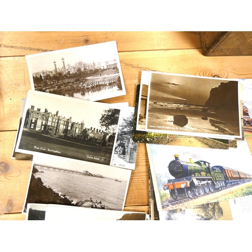 130 - Documents & Ephemera - Postcards.  Mainly early 20th century. An interesting collectio... 