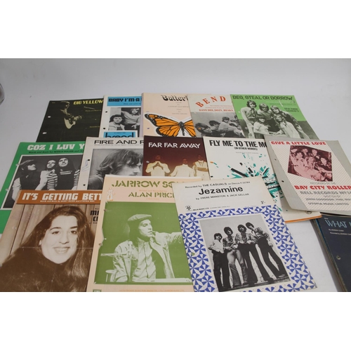 325 - Large collection of sheet music to include Fleetwood Mac Albatross on Blue Horizon records by Peter ... 