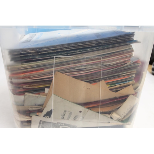 325 - Large collection of sheet music to include Fleetwood Mac Albatross on Blue Horizon records by Peter ... 