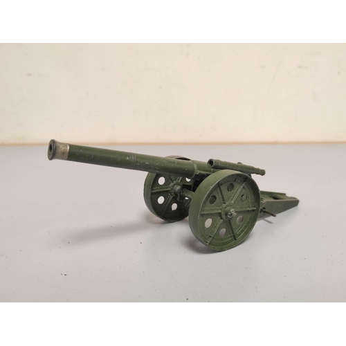 78 - Collection of vintage military vehicles to include a Britains Naval 4.7 Field Gun no 34218/30, ... 