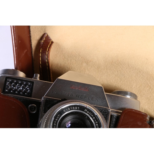 142A - Kodak Retina Reflex 35mm camera and accessories.