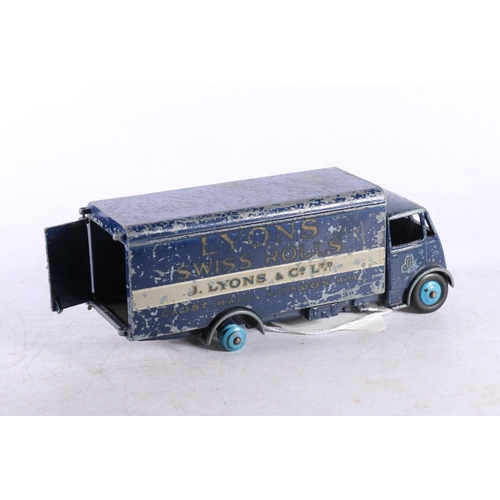 37A - Dinky Supertoys 918 Guy Van Ever Ready with blue body and cab, Dinky Supertoys 923 Bid Bedford Van H... 