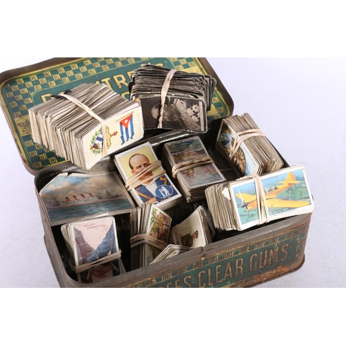 604A - Collection of cigarette cards.