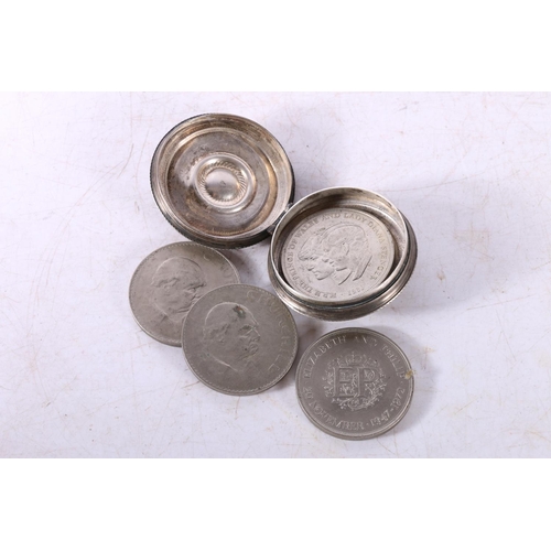 620A - Small silver compact, and four commemorative coins.