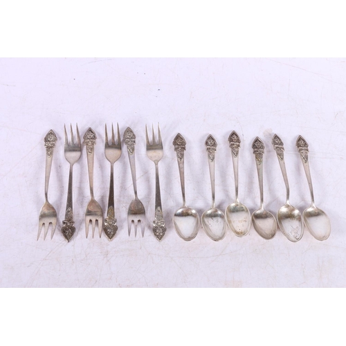 589 - Six cocktail forks and six coffee spoons, all marked Sterling 95 Siam, 91g gross.