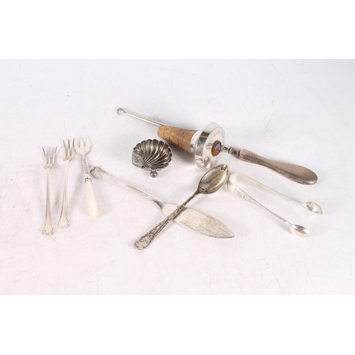 621 - Silver to include sugar nips, spoons, silver handled button hooks, etc.