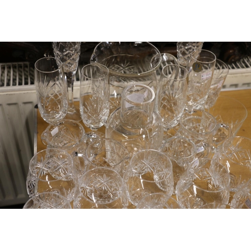 200 - Crystal glass to include whisky glasses, champagne flutes, etc.