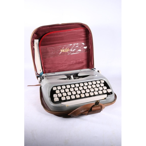 211 - Royal typewriter.