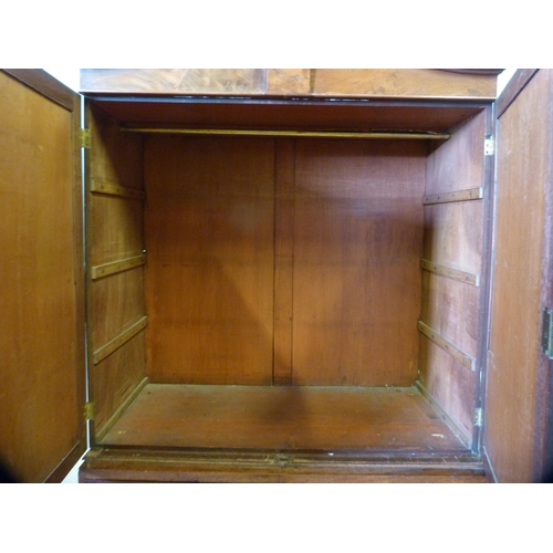 345 - 19th century Gillows-style mahogany linen press, the scroll pediment above two doors, two short and ... 