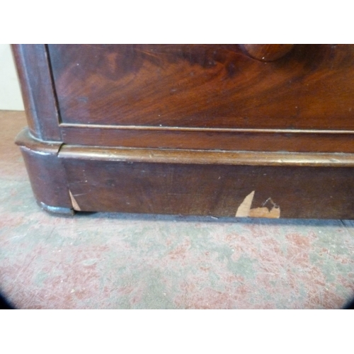 353 - Victorian mahogany chest of two short and three long graduated drawers with turned handles, 109cm hi... 