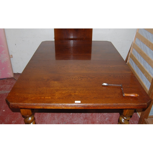 365 - Oak telescopic dining table, c. early 20th century, with one additional leaf, on barley column suppo... 