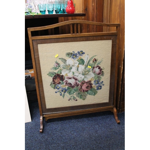 312 - Fire screen with floral tapestry, in oak frame, 74cm x 58cm.