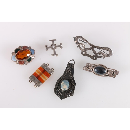 513 - Scottish silver pebble brooch with large faceted oval citrine, Scottish silver cross pendant, a whit... 