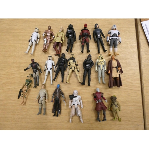 67 - Large bag of Hasbro Star Wars figures.